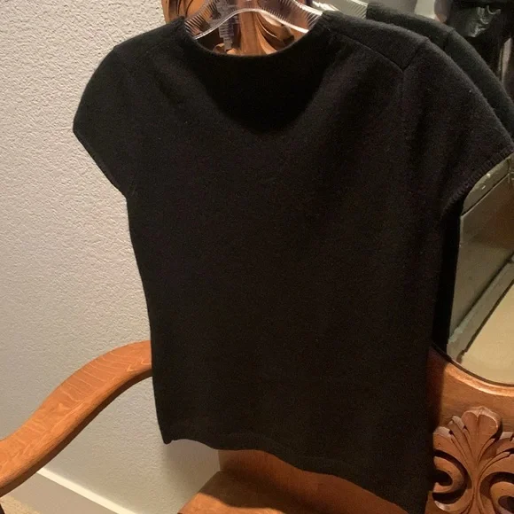 Neiman Marcus cashmere size XS short sleeved sweater - Picture 3 of 3